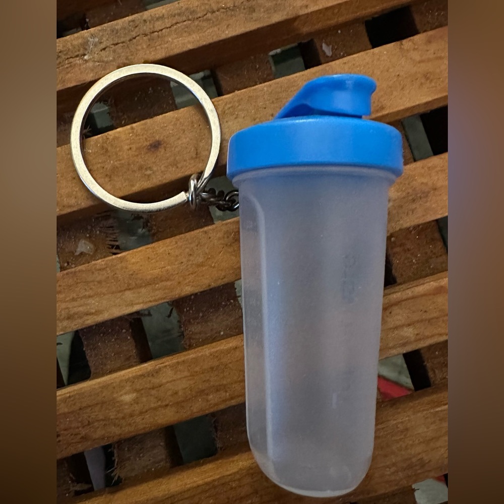 Mini Tupperware Quick Shake Keychain - Picture 2 of 3